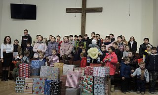 Große Freude: Die 2.000 Weihnachtspakete sorgen für glänzende Augen bei Alt und Jung in Moldawien. - Ernst-Ludwig Homann Große Freude: Die 2.000 Weihnachtspakete sorgen für glänzende Augen bei Alt und Jung in Moldawien. - Ernst-Ludwig Homann