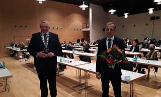 Willkommen heißen und Abschied nehmen: Der neue Bürgermeister der Stadt Höxter Daniel Hartmann (l.) wurde vereidigt. Sein Vorgänger, Alexander Fischer, nach elf Jahren als Bürgermeister verabschiedet. - Simone Flörke Willkommen heißen und Abschied nehmen: Der neue Bürgermeister der Stadt Höxter Daniel Hartmann (l.) wurde vereidigt. Sein Vorgänger, Alexander Fischer, nach elf Jahren als Bürgermeister verabschiedet. - Simone Flörke