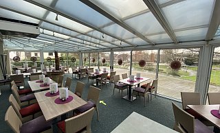 Das Caféhaus Plückebaum steht seit November leer. Seit Dezember bieten die Betreiber das Torten-Taxi an. - Mareike Gröneweg Das Caféhaus Plückebaum steht seit November leer. Seit Dezember bieten die Betreiber das Torten-Taxi an. - Mareike Gröneweg