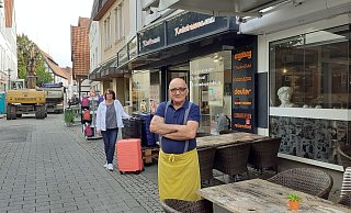 Salvatore Schillaci und Ulla Schulte sind skeptisch. Sie befürchten, dass weniger Kunden den Weg zu ihnen finden. - Jobst Lüdeking Salvatore Schillaci und Ulla Schulte sind skeptisch. Sie befürchten, dass weniger Kunden den Weg zu ihnen finden. - Jobst Lüdeking