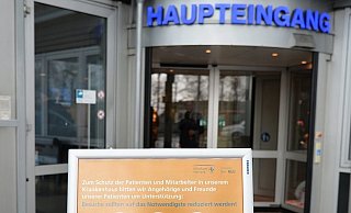 Durchgang nur in Ausnahmefällen - Klinikum Herford. - Peter Steinert Durchgang nur in Ausnahmefällen - Klinikum Herford. - Peter Steinert