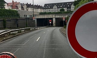 Beide Tunnel-Röhren sind gesperrt. - Privat Beide Tunnel-Röhren sind gesperrt. - Privat