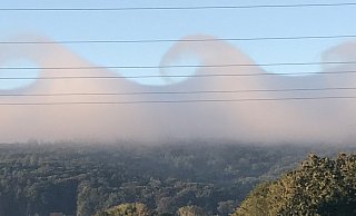 So tief und formvollendet sind diese Wellenwolken selten zu sehen. - Andreas Paditz So tief und formvollendet sind diese Wellenwolken selten zu sehen. - Andreas Paditz