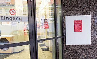 Der Gedautomat an der Sparkassen-Hauptstelle ist demontiert. Die Automaten im SB-Bereich bleiben erhalten. - Ralf Bittner Der Gedautomat an der Sparkassen-Hauptstelle ist demontiert. Die Automaten im SB-Bereich bleiben erhalten. - Ralf Bittner