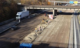 Der gesamte Asphaltaufbau der B611 zwischen Sudbachtalbrücke und A30 wird nach und nach erneuert. - Dirk Windmöller Der gesamte Asphaltaufbau der B611 zwischen Sudbachtalbrücke und A30 wird nach und nach erneuert. - Dirk Windmöller