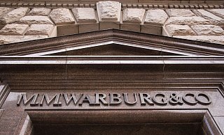 Blick auf den Eingang der Warburg-Bank. - Daniel Bockwoldt/dpa Blick auf den Eingang der Warburg-Bank. - Daniel Bockwoldt/dpa