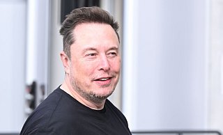 Elon Musk unterstützt Trump im Wahlkampf - und macht auf seiner Plattform X immer wieder Stimmung gegen dessen Kontrahentin Harris. (Archivbild) - Sebastian Gollnow/dpa Elon Musk unterstützt Trump im Wahlkampf - und macht auf seiner Plattform X immer wieder Stimmung gegen dessen Kontrahentin Harris. (Archivbild) - Sebastian Gollnow/dpa