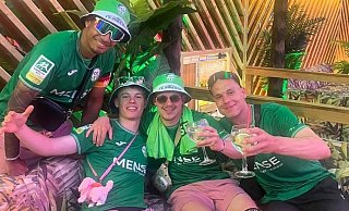 Feiern auf Mallorca die erfolgreiche Saison des FC Gütersloh: David Winke (v.l.), Erik Lanfer, Phil Beckhoff und Jannik Borgmann. - Privat Feiern auf Mallorca die erfolgreiche Saison des FC Gütersloh: David Winke (v.l.), Erik Lanfer, Phil Beckhoff und Jannik Borgmann. - Privat