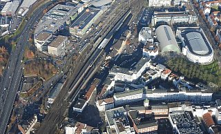 Teile der Ladenzeile an der Bahnhofstraße sollen durch ein Hotel ersetzt werden. - Detlef Wittig Teile der Ladenzeile an der Bahnhofstraße sollen durch ein Hotel ersetzt werden. - Detlef Wittig