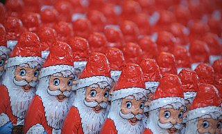 In Deutschland wurden in diesem Jahr etwa 164 Millionen Schokoladen-Nikoläuse und -Weihnachtsmänner hergestellt. - Oliver Mehlis/dpa-Zentralbild/dpa In Deutschland wurden in diesem Jahr etwa 164 Millionen Schokoladen-Nikoläuse und -Weihnachtsmänner hergestellt. - Oliver Mehlis/dpa-Zentralbild/dpa