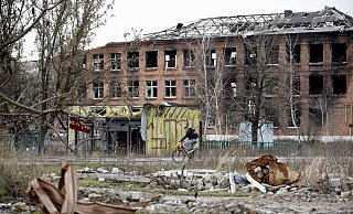 Ein durch Beschuss völlig zerstörtes Gebäude in der ukrainischen Stadt Isjum. - Ukrinform/dpa Ein durch Beschuss völlig zerstörtes Gebäude in der ukrainischen Stadt Isjum. - Ukrinform/dpa