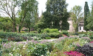 Der Remtergarten am Schloss Corvey ist zu jeder Jahreszeit ein Anziehungspunkt für Gartenfreunde. - Huxarium Der Remtergarten am Schloss Corvey ist zu jeder Jahreszeit ein Anziehungspunkt für Gartenfreunde. - Huxarium
