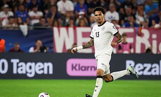 Wurde Opfer von rassistischen Kommentaren: Frankfurts Nnamdi Collins. - Christian Charisius/dpa Wurde Opfer von rassistischen Kommentaren: Frankfurts Nnamdi Collins. - Christian Charisius/dpa