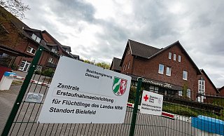 Die Polizei musste in der Flüchtlingsunterkunft am Oldentruper Hof über mehrere Stunden die Wogen glätten. - Mike-Dennis Mueller / www.mdm.photo Die Polizei musste in der Flüchtlingsunterkunft am Oldentruper Hof über mehrere Stunden die Wogen glätten. - Mike-Dennis Mueller / www.mdm.photo