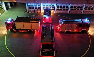 Das Blaulicht wird zu Kerzenflamme: Der Löschzug Gütersloh der Freiwilligen Feuerwehr hat einen besonderen Adventskranz kreiert. - Löschzug Gütersloh Das Blaulicht wird zu Kerzenflamme: Der Löschzug Gütersloh der Freiwilligen Feuerwehr hat einen besonderen Adventskranz kreiert. - Löschzug Gütersloh