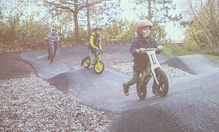 Der Kinder-Fahrrad-Parcours sollte auch für Senioren als Mehrgenerationenprojekt befahrbar sein. - Burkhard Battran Der Kinder-Fahrrad-Parcours sollte auch für Senioren als Mehrgenerationenprojekt befahrbar sein. - Burkhard Battran