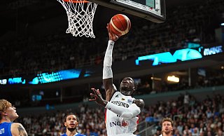 Dennis Schröder und die deutsche Basketball-Nationalmannschaft stehen im EM-Finale. - Sergei Grits/AP/dpa Dennis Schröder und die deutsche Basketball-Nationalmannschaft stehen im EM-Finale. - Sergei Grits/AP/dpa