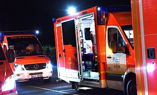 Unterversorgung: Weil die Zahl der Rettungswagen in Bielefeld lange nicht mehr ausreicht, um alle Patienten in der vorgeschriebenen Zeit zu erreichen, halfen zuletzt oft Retter aus Lippe (wie hier bei einem Brand), oder Gütersloh aus. - BarbaraFranke Unterversorgung: Weil die Zahl der Rettungswagen in Bielefeld lange nicht mehr ausreicht, um alle Patienten in der vorgeschriebenen Zeit zu erreichen, halfen zuletzt oft Retter aus Lippe (wie hier bei einem Brand), oder Gütersloh aus. - BarbaraFranke