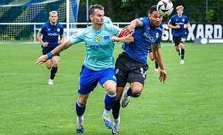 Vincent Ocansey hatte einige gute Szenen in der Offensive, musste später allerdings wegen einer Gelb-Roten Karte vom Platz. - az Vincent Ocansey hatte einige gute Szenen in der Offensive, musste später allerdings wegen einer Gelb-Roten Karte vom Platz. - az