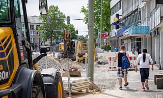 Aktuell ist die Friedrichstraße in eine Richtung voll gesperrt. - Niklas Tüns Aktuell ist die Friedrichstraße in eine Richtung voll gesperrt. - Niklas Tüns