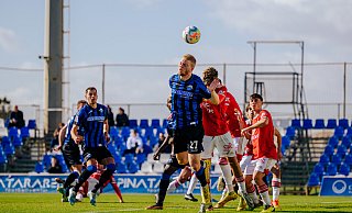 Im Januar 2023 testeten SCP-Akteur Kai Klefisch (vorne) und seine Teamkollegen im Trainingslager in Spanien unter anderem gegen Real Murcia. Damals trug auch Marvin Pieringer (l.) noch das Paderborner Trikot. Nun trifft er in Spanien mit Heidenheim auf den SCP. - Besim Mazhiqi Im Januar 2023 testeten SCP-Akteur Kai Klefisch (vorne) und seine Teamkollegen im Trainingslager in Spanien unter anderem gegen Real Murcia. Damals trug auch Marvin Pieringer (l.) noch das Paderborner Trikot. Nun trifft er in Spanien mit Heidenheim auf den SCP. - Besim Mazhiqi