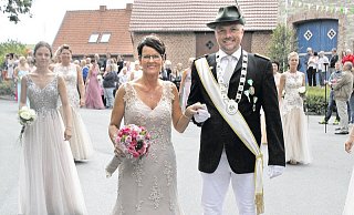 Das Hegensdorfer Königspaar: Stefan und Anita Atorf. - Johannes Büttner Das Hegensdorfer Königspaar: Stefan und Anita Atorf. - Johannes Büttner