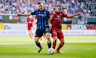 SCP-Stürmer Robert Leipertz (l.) hier im Duell gegen HSV-Rechtsverteidiger William Mikelbrencis, erzielte am Sonntag seine Saisontreffer Nummer sechs und sieben. Am Ende war er dennoch traurig. - Besim Mazhiqi SCP-Stürmer Robert Leipertz (l.) hier im Duell gegen HSV-Rechtsverteidiger William Mikelbrencis, erzielte am Sonntag seine Saisontreffer Nummer sechs und sieben. Am Ende war er dennoch traurig. - Besim Mazhiqi