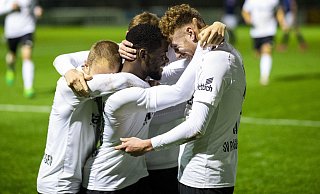 Große Freude bei den Rödinghauser Spielern nach dem Abpfiff. - Noah Wedel Große Freude bei den Rödinghauser Spielern nach dem Abpfiff. - Noah Wedel