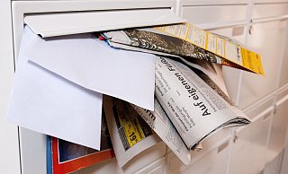 Den Schlüssel für den Briefkasten sollte man einem Nachbarn oder Bekannten geben, bevor es in den Urlaub geht. Denn sonst drohen Mahnungen. - dpa-tmn Den Schlüssel für den Briefkasten sollte man einem Nachbarn oder Bekannten geben, bevor es in den Urlaub geht. Denn sonst drohen Mahnungen. - dpa-tmn