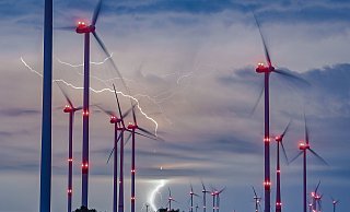 Von insgesamt 743 laufenden Genehmigungsverfahren für Windräder in der Region würden 438 außerhalb der festgelegten Flächen liegen. - dpa Von insgesamt 743 laufenden Genehmigungsverfahren für Windräder in der Region würden 438 außerhalb der festgelegten Flächen liegen. - dpa