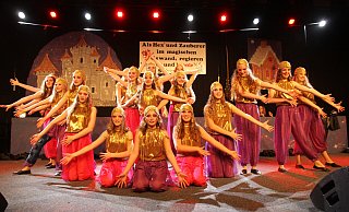 Es gibt ihn, den Nachwuchs beim Salzkottener Karneval. Ein Beleg dafür war der Auftritt der Jugendgarde - Johannes Büttner Es gibt ihn, den Nachwuchs beim Salzkottener Karneval. Ein Beleg dafür war der Auftritt der Jugendgarde - Johannes Büttner