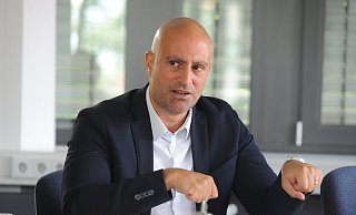 Ali Dogan (SPD) wurde Anfang 2023 zum Landrat des Kreises Minden-Lübbecke gewählt. In dieser Funktion ist er auch Leiter der Kreispolizeibehörde. - Joern Spreen-Ledebur Ali Dogan (SPD) wurde Anfang 2023 zum Landrat des Kreises Minden-Lübbecke gewählt. In dieser Funktion ist er auch Leiter der Kreispolizeibehörde. - Joern Spreen-Ledebur