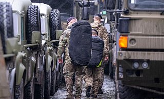Britische Soldaten auf dem Gelände einer Bundeswehrkaserne bei Paderborn. Die Briten machen im Rahmen der Übung Brilliant Jump als Teil der Großübung Steadfast Defender 24 in Ostwestfalen für eine Nacht Station. - David Inderlied/dpa Britische Soldaten auf dem Gelände einer Bundeswehrkaserne bei Paderborn. Die Briten machen im Rahmen der Übung Brilliant Jump als Teil der Großübung Steadfast Defender 24 in Ostwestfalen für eine Nacht Station. - David Inderlied/dpa