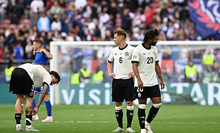 Joshua Kimmich (M) sollte nach Meinung von Lothar Matthäus im Mittelfeld spielen. - Federico Gambarini/dpa Joshua Kimmich (M) sollte nach Meinung von Lothar Matthäus im Mittelfeld spielen. - Federico Gambarini/dpa
