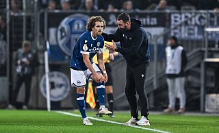 Trainer Mitch Kniat (r.) und Kapitän Mael Corboz stehen beim Heimspiel gegen Aue besonders unter Beobachtung. - Teresa Kröger Trainer Mitch Kniat (r.) und Kapitän Mael Corboz stehen beim Heimspiel gegen Aue besonders unter Beobachtung. - Teresa Kröger