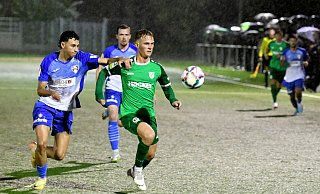 Die Herforder machten es dem SV Rödinghausen nicht leicht, hier packt David Pabon (l.) gegen Marco Hober zu. - Jürgen Krüger Die Herforder machten es dem SV Rödinghausen nicht leicht, hier packt David Pabon (l.) gegen Marco Hober zu. - Jürgen Krüger