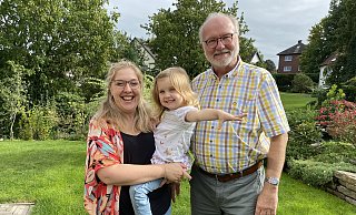 Joana Ulrich mit Tochter Aurelia (3) und Andreas Krämer vom Jugendamtselternbeirat. - Nicole Sielermann Joana Ulrich mit Tochter Aurelia (3) und Andreas Krämer vom Jugendamtselternbeirat. - Nicole Sielermann