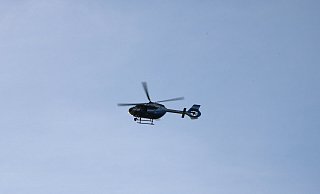 Bei der Suche nach dem vermissten Patienten setzte die Polizei auch einen Hubschrauber ein. - Archivfoto: Jan Henning Rogge Bei der Suche nach dem vermissten Patienten setzte die Polizei auch einen Hubschrauber ein. - Archivfoto: Jan Henning Rogge