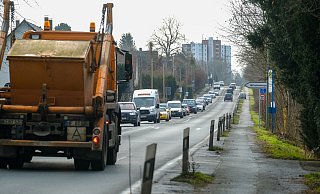 Viel befahren: Der vierspurige Ausbau der Herforder Straße wird schon lange geplant. Jetzt soll er wieder auf den Prüfstand. - Foto: Andreas Zobe/NW Viel befahren: Der vierspurige Ausbau der Herforder Straße wird schon lange geplant. Jetzt soll er wieder auf den Prüfstand. - Foto: Andreas Zobe/NW