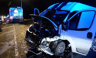 Der Transporter wurde erheblich beschädigt. - Polizei Der Transporter wurde erheblich beschädigt. - Polizei