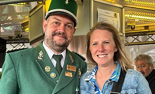 Guido Topmöller und seine Lebensgefährtin Nadine Liekmeyer sind das neue Königspaar in Oberntudorf. - St.-Hubertus-Schützenbruderschaft Oberntudorf Guido Topmöller und seine Lebensgefährtin Nadine Liekmeyer sind das neue Königspaar in Oberntudorf. - St.-Hubertus-Schützenbruderschaft Oberntudorf