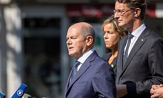 Bundeskanzler Olaf Scholz (SPD) kündigt nach dem Anschlag von Solingen eine schnelle Änderung des Waffenrechts an. - Thomas Banneyer/dpa Bundeskanzler Olaf Scholz (SPD) kündigt nach dem Anschlag von Solingen eine schnelle Änderung des Waffenrechts an. - Thomas Banneyer/dpa