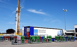 Die sogenannte Coldbox (hier beim Aufbau im Mai 2019) sorgt bei der Luftzerlegung für sichtbaren Dampf. - BARBARA FRANKE,Barbara Franke Die sogenannte Coldbox (hier beim Aufbau im Mai 2019) sorgt bei der Luftzerlegung für sichtbaren Dampf. - BARBARA FRANKE,Barbara Franke