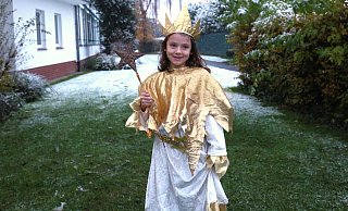 Auf das Verstreuen des Glitzers und ihre Auftritte auf dem Sternenzauber freut sich die diesjährige Sternenfee Liara ganz besonders. - Ilka Gülker Auf das Verstreuen des Glitzers und ihre Auftritte auf dem Sternenzauber freut sich die diesjährige Sternenfee Liara ganz besonders. - Ilka Gülker