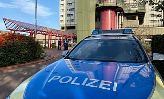 Polizei und Kripo ermittelten nach dem Tod des 26-jährigen Patientin im Klinikum Mitte an der Teutoburger Straße. - Christian Mathiesen Polizei und Kripo ermittelten nach dem Tod des 26-jährigen Patientin im Klinikum Mitte an der Teutoburger Straße. - Christian Mathiesen