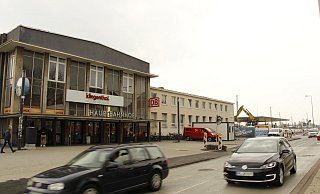 Der Hauptbahnhof in Paderborn soll einem Neubau weichen. Vorbereitende Arbeiten für den Abriss beginnen im Mai. - Viktoria Bartsch Der Hauptbahnhof in Paderborn soll einem Neubau weichen. Vorbereitende Arbeiten für den Abriss beginnen im Mai. - Viktoria Bartsch