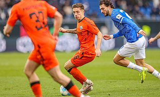 Paderborns Marvin Mehlem, hier im Duell mit Fraser Hornby vom SV Darmstadt 98, könnte das Auswärtsspiel bei Eintracht Braunschweig verpassen. - picture alliance / HMB Media Paderborns Marvin Mehlem, hier im Duell mit Fraser Hornby vom SV Darmstadt 98, könnte das Auswärtsspiel bei Eintracht Braunschweig verpassen. - picture alliance / HMB Media