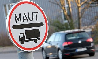 Zum 1. Januar 2024 ist eine Reform der Lkw-Maut geplant; die Mautsätze sollen schon Anfang 2023 steigen. - Bernd Weissbrod/dpa Zum 1. Januar 2024 ist eine Reform der Lkw-Maut geplant; die Mautsätze sollen schon Anfang 2023 steigen. - Bernd Weissbrod/dpa
