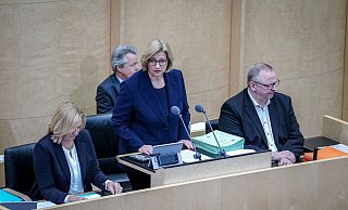 Der Bundesrat segnet zahlreiche, vom Bundestag schon beschlossene Gesetze ab. - Kay Nietfeld/dpa Der Bundesrat segnet zahlreiche, vom Bundestag schon beschlossene Gesetze ab. - Kay Nietfeld/dpa