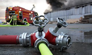 Zu dem Einsatz in Rimbeck war am Samstagmorgen ein Großaufgebot der Feuerwehr ausgerückt. - Dieter Scholz Zu dem Einsatz in Rimbeck war am Samstagmorgen ein Großaufgebot der Feuerwehr ausgerückt. - Dieter Scholz